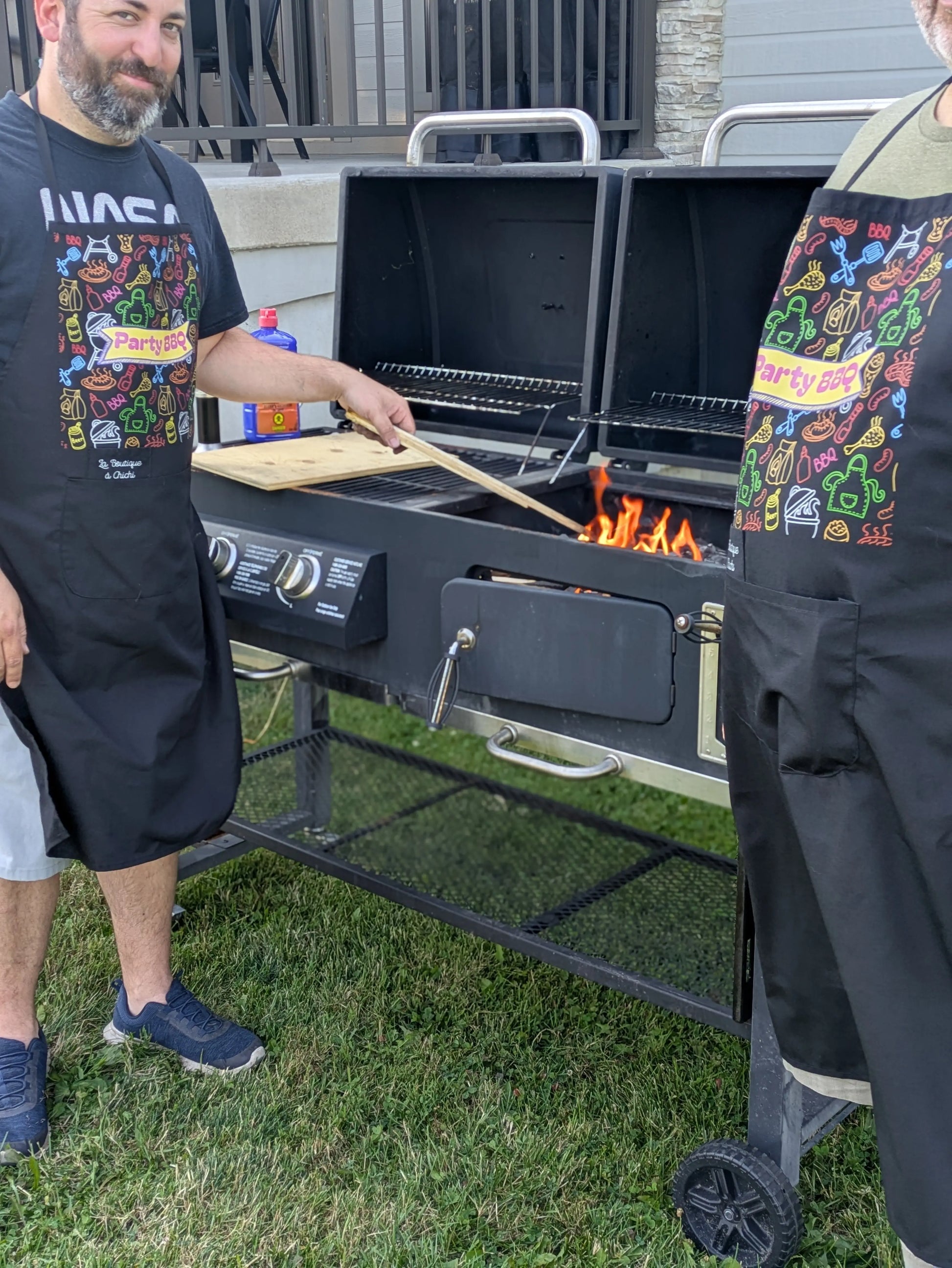 Le Kit Officiel du "Party BBQ" (T-shirt et Tablier) La Boutique à Chichi